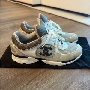 *Chanel Sneaker/ Trainers size 39.5 PRE-OWNED